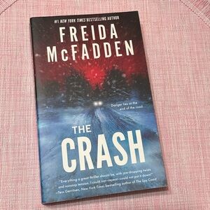The Crash by Freida McFadden - Paperback Book